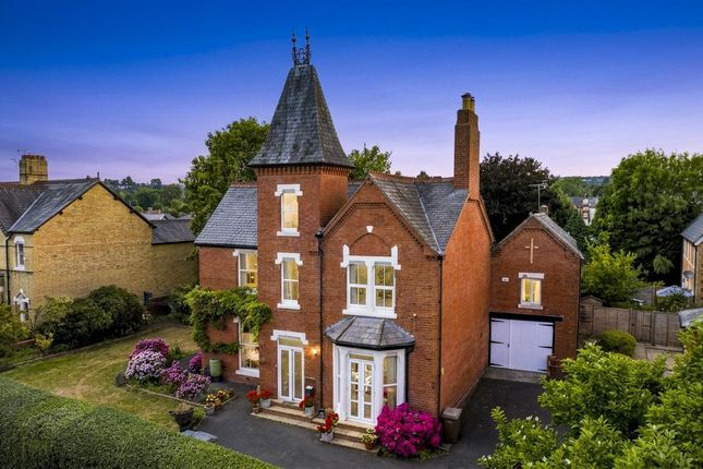 Weston House, Queens Road, Oswestry photo 5