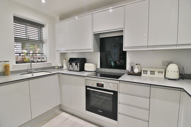 2, Beech Court, Horndean, Waterlooville photo 3