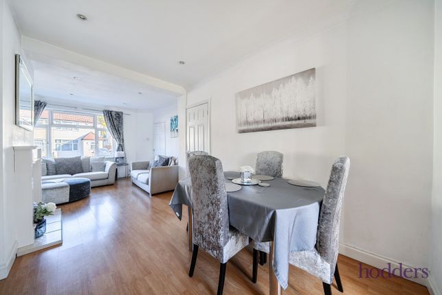 13, Weston Avenue, Addlestone photo 2