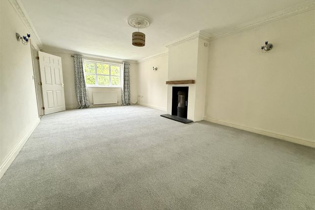 2, Bower Close, Great Yarmouth photo 2