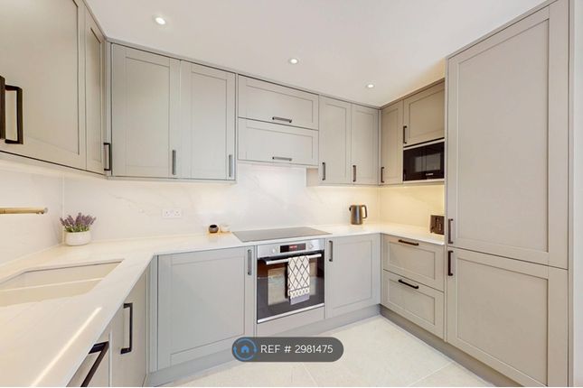 Flat, Harney Court Ommaney Road, London photo 4