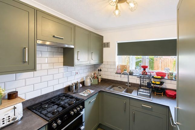 47, Seaview Avenue, Sheerness photo 2