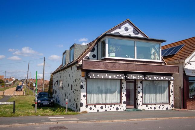 Thumbnail Flat for sale in First Floor Flat, South Coast Road, Peacehaven