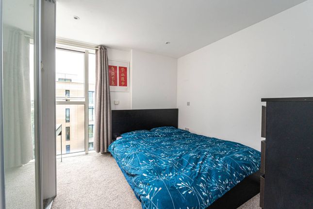 Flat to rent in Riverside Apartments, Stoke Newington, London