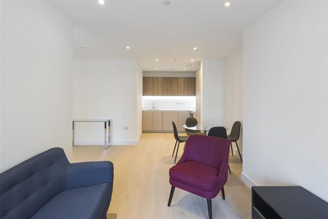 Flat to rent in The Avenue, Queen's Park