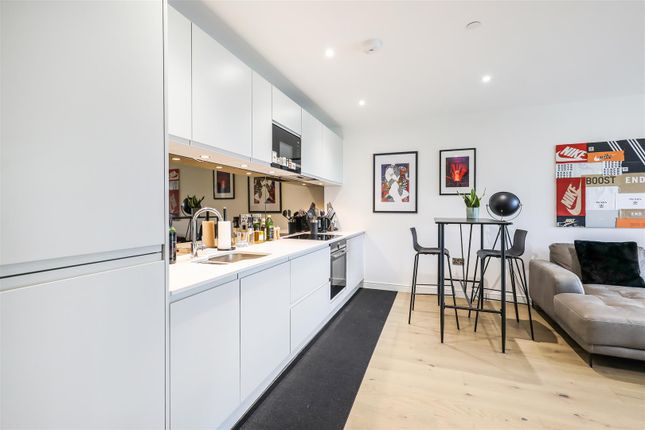 18 Buckhold Road, London photo 4