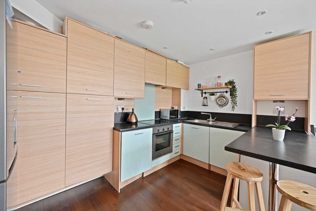 16 Bailey House, Berber Parade, London photo 3
