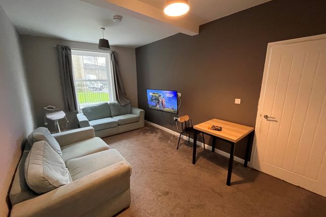Room 1, Flat 2, 14, St. Marys Street, Truro photo 5