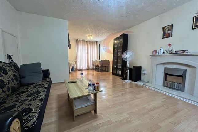 10, Balisfire Grove, Leicester photo 2