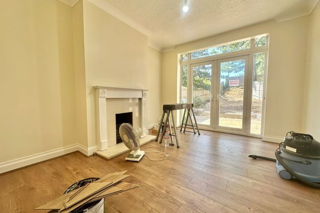 26, Vale Drive, Hampshire photo 5