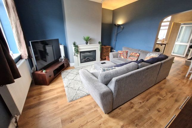 8, PONTEFRACT photo 4