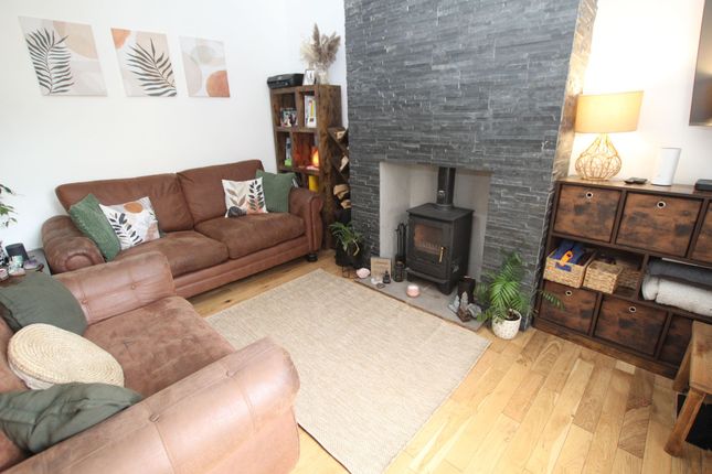 2 John Barker Street, Todmorden photo 4