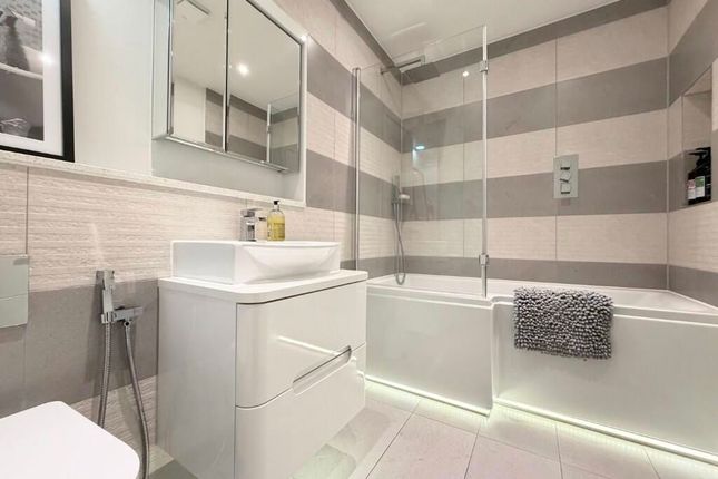 Flat 2 - Elston Court 13, South Drive, Coulsdon photo 5