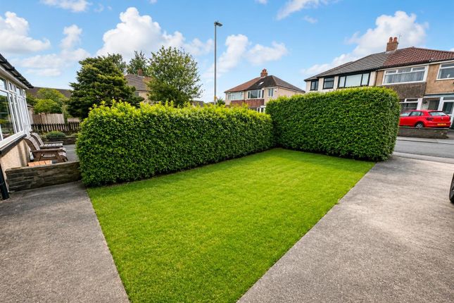 9, Greenton Cres, Bradford photo 2