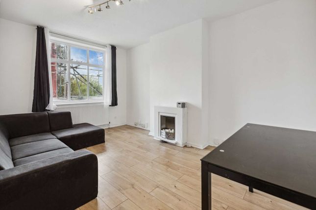 Flat for sale in Moss Hall Grove, London