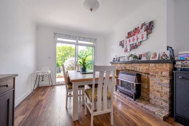 16, Ridge Crest, Enfield photo 4