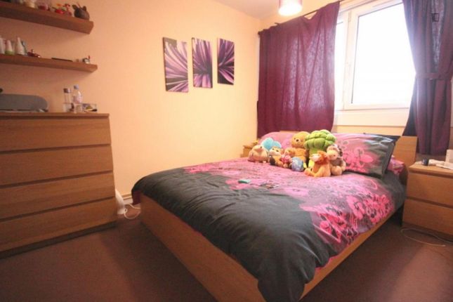 Thumbnail Room to rent in Evelyn Street, London