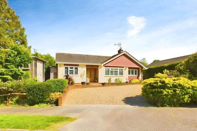 Thumbnail Bungalow for sale in Lime Kiln Road, Mannings Heath, Horsham