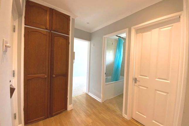 Flat 47 Haylett Gardens, Anglesea Road, Kingston upon Thames photo 2