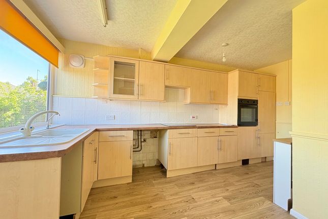34, Woodland Avenue, Northampton photo 3