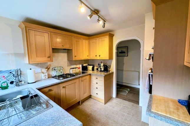 3, Andrews Close, Fleet photo 4