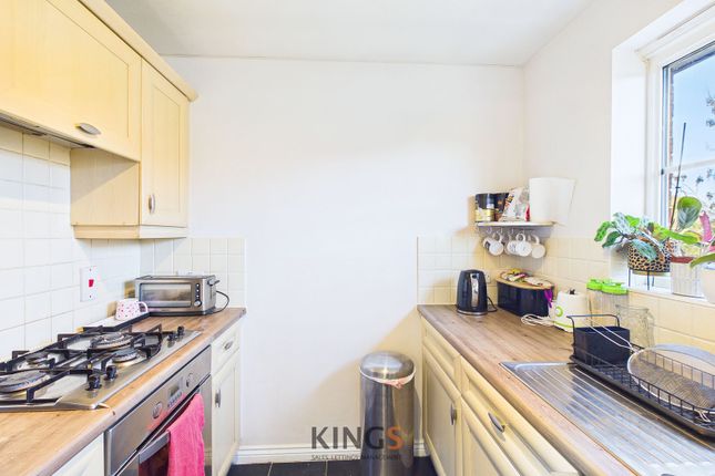 64 St. Lukes Court, Hatfield photo 3