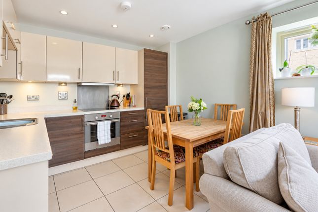 Flat 1, 6, Cross Close, Gloucestershire photo 2