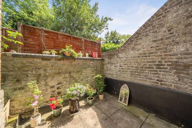 24A Medina Road, London photo 4