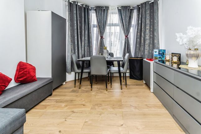 Top Floor, 147, Melfort Road, Thornton Heath photo 4