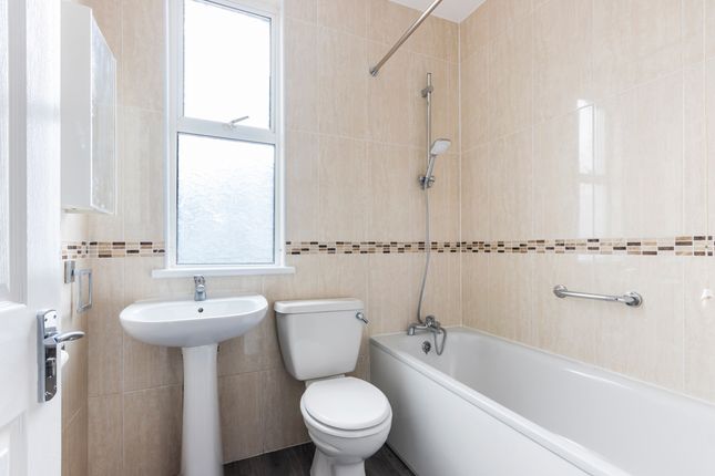 440a, Durnsford Road, London photo 4