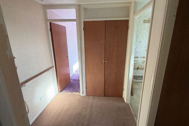 143, Copenhagen Close, Luton photo 3