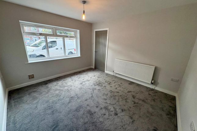 25, Dovedale Avenue, Willenhall photo 4