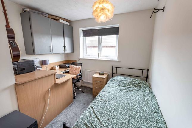 18, Welham Grove, Retford photo 4