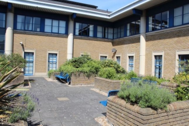 Office to let in Home Gardens, Kent