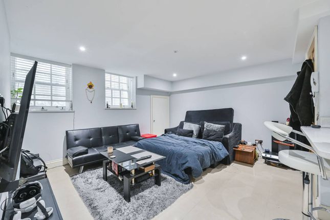 Flat for sale in Old Gloucester Street, Holborn, London