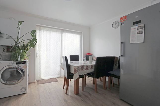 313, Valence Avenue, Dagenham photo 4