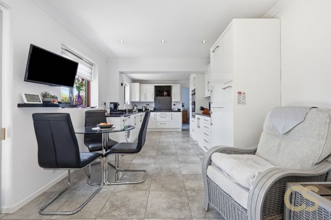 10 Tennand Close, Cheshunt, Hertfordshire photo 4