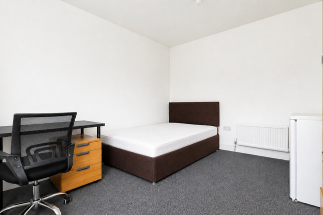 240 New North Road, Ilford photo 5