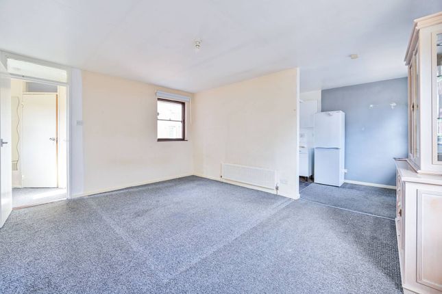 1-bed flat on Abbeyfield Road, South Bermondsey, £300,000