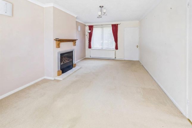 5, Squirrel Close, Crawley photo 2