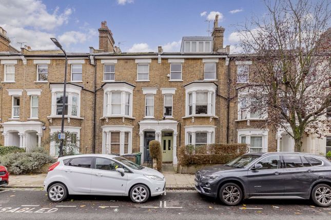 Flat to rent in Roderick Road, London
