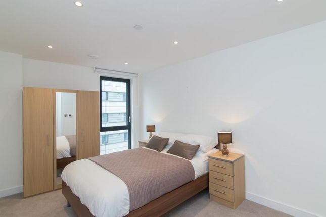 Flat to rent in Aldgate, London