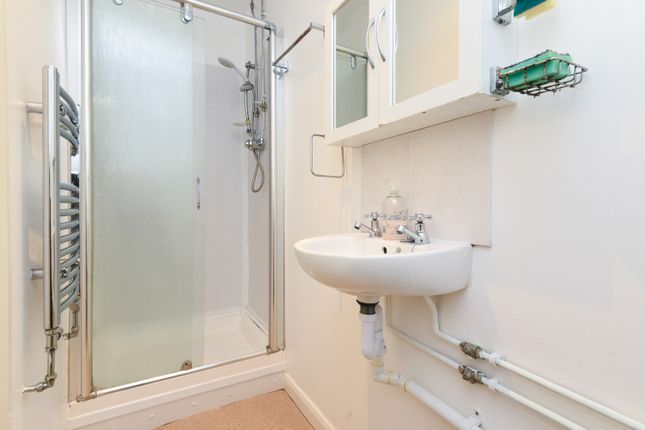9 Teddington Close, Canterbury, Kent photo 4