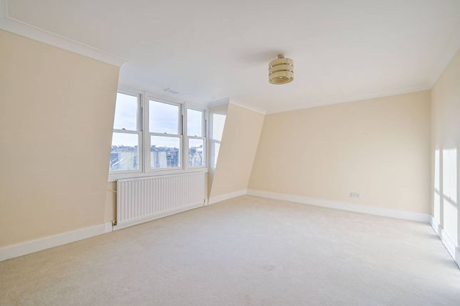 Flat to rent in Upper Richmond Road, Putney, London
