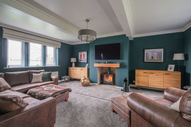 2, Lumbrook Close, Northowram photo 2