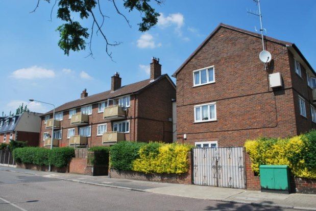 Thumbnail Flat to rent in Thorne Close, London