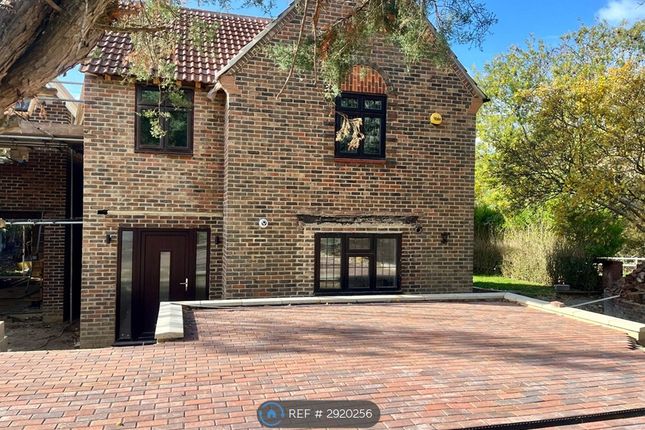 Priory Grove, Romford photo 2