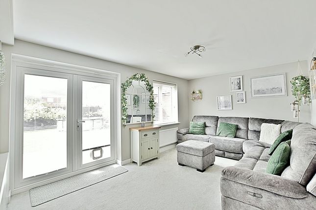 32, Thistle Way, Lincoln photo 3