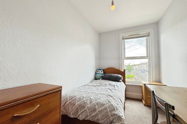 12, Benjamin Road, High Wycombe photo 3
