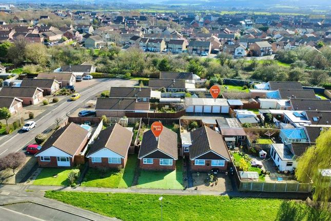 2-bed house on 98, Mead Vale, Weston-Super-Mare, £270,000